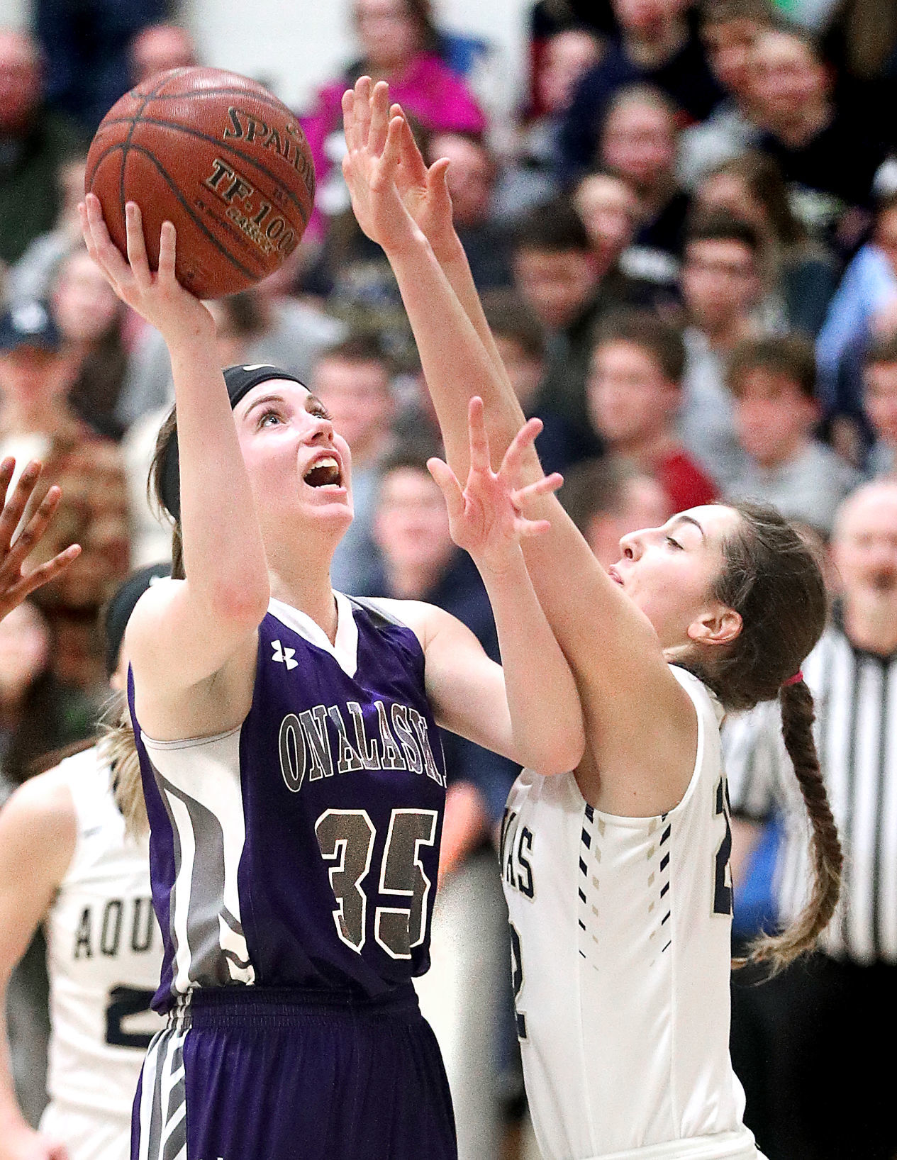 Aquinas Onalaska basketball